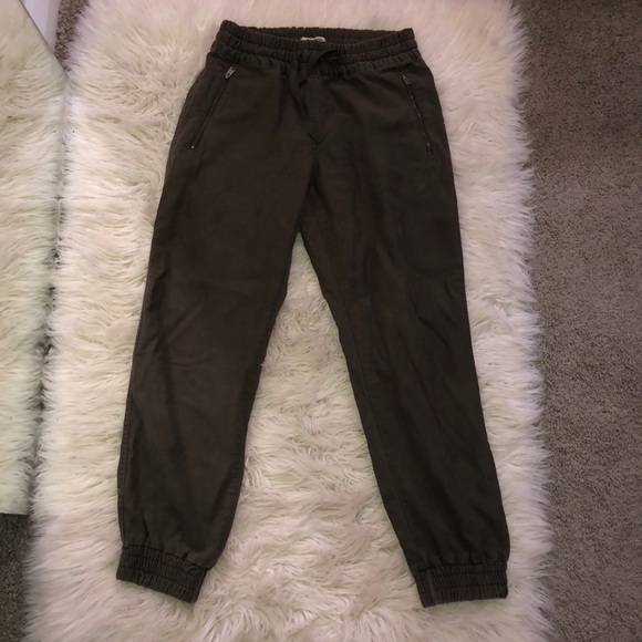 TNA cargo pants from Aritzia - Picture 2 of 3